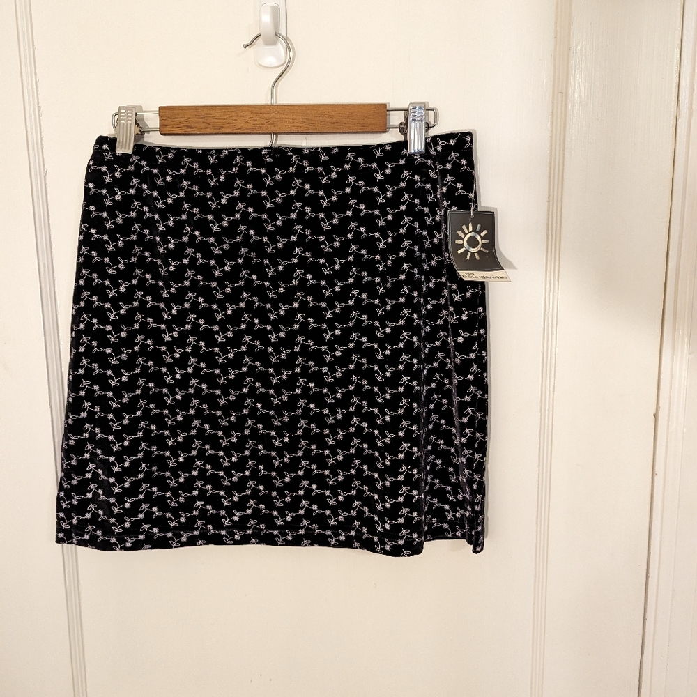 Vintage NWT velvet floral embroidered mini skirt
